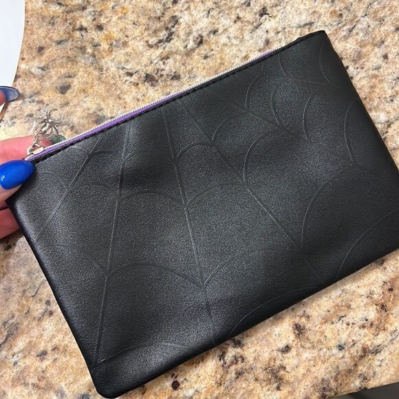 Lip Plumper Gloss, Metallic Eyeshadow, Eyeliner and Lipstick NEW Bundle w Case - Picture 9 of 9